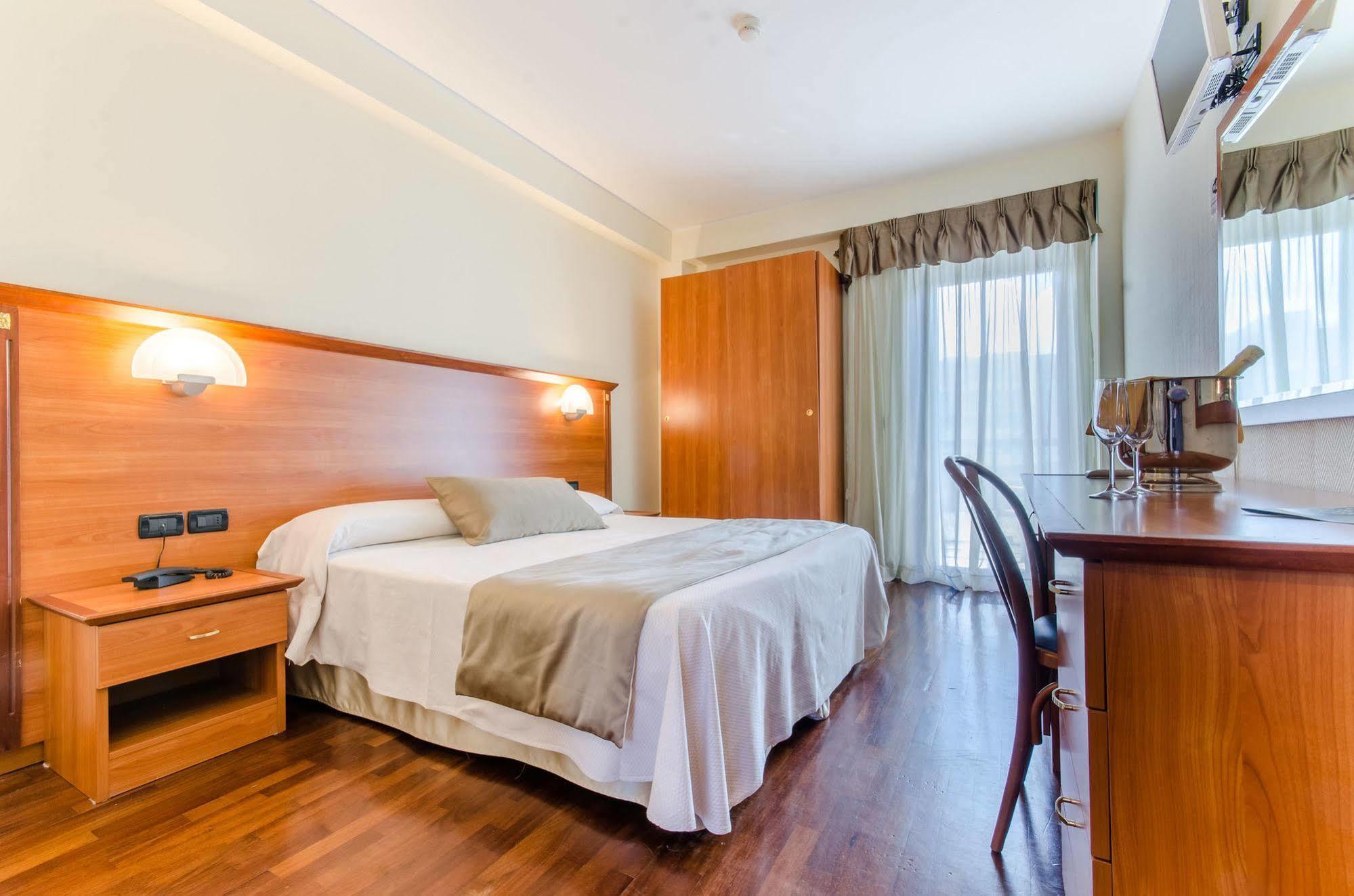 Hotel Federico II Л'Акуила Экстерьер фото